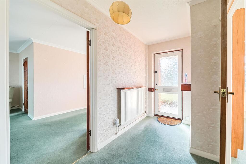Bradstow Way 2 Bedroom Bungalow Broadstairs - entr