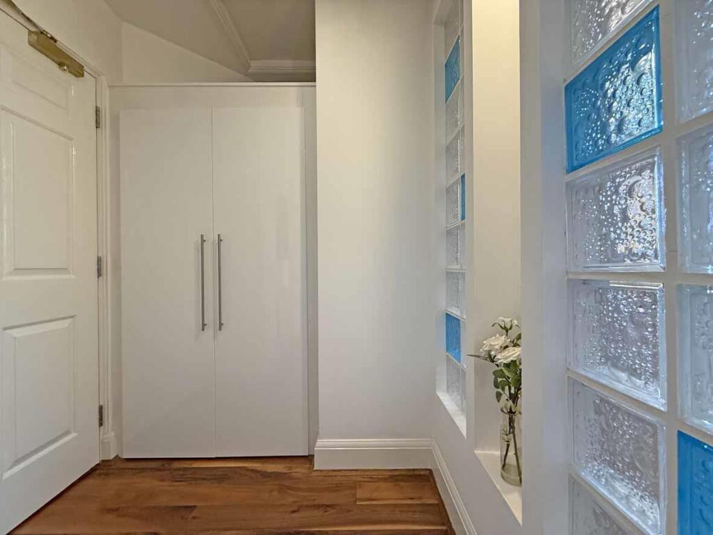 Evans Court - Hall 1.jpg