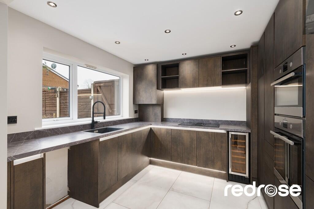 web_18 Harlech Dr...