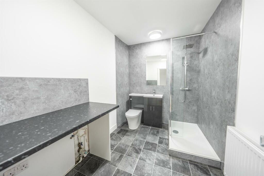 GROUND FLOOR SHOWER ROOM / LAUNDRY