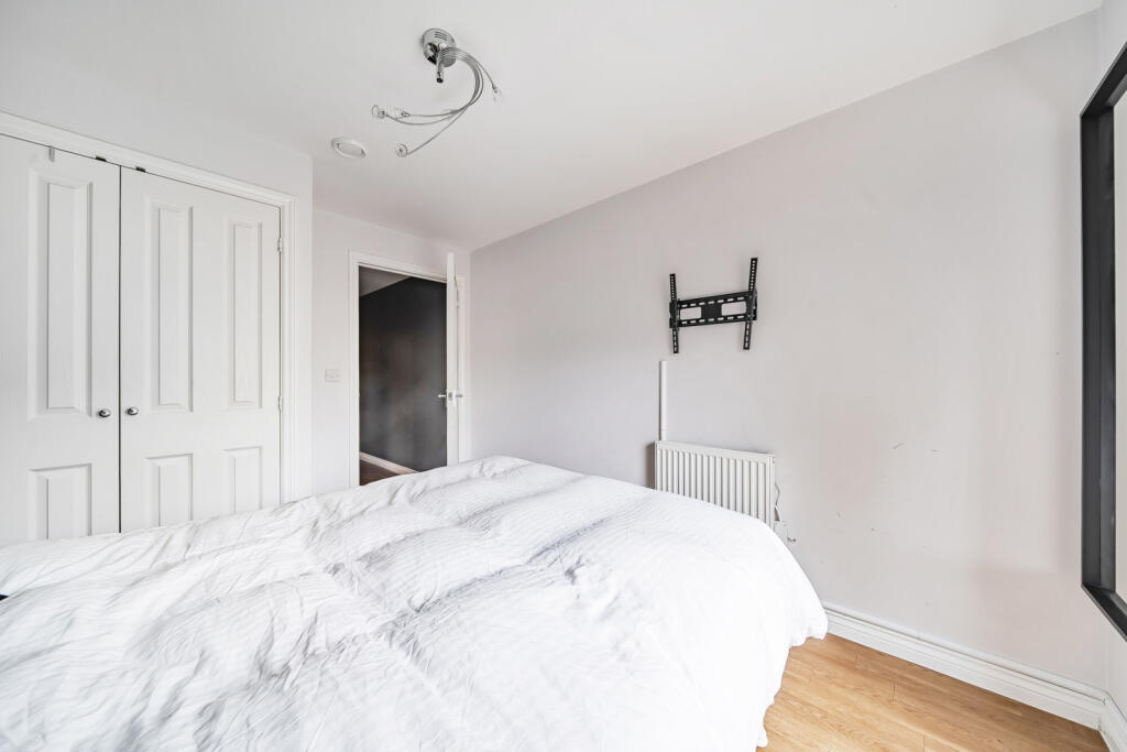 1361131-6-68debaf...