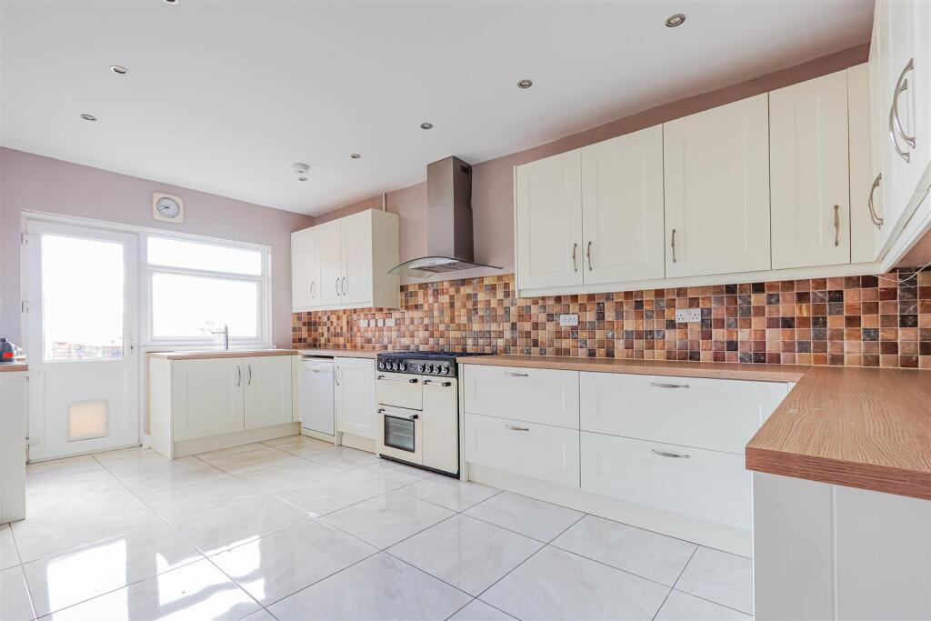 Buttrills Road_-3.jpg