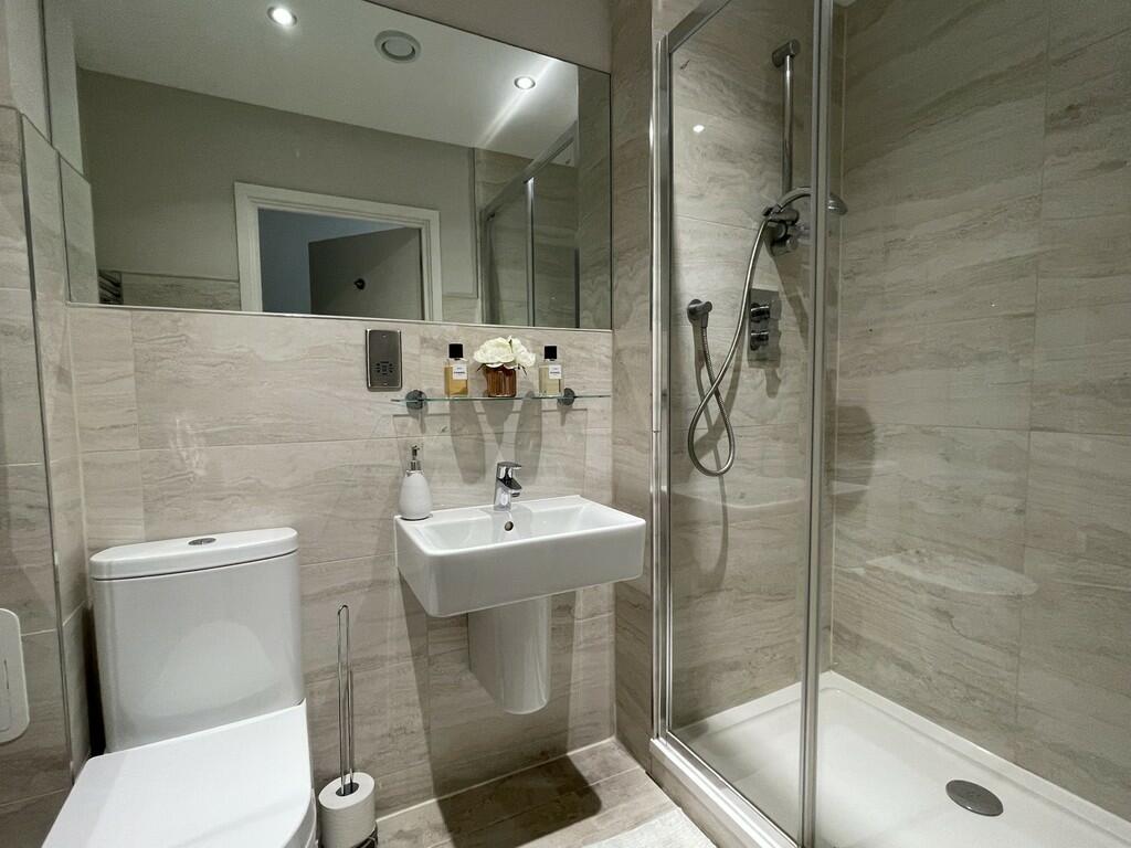 En-Suite to Bed 1