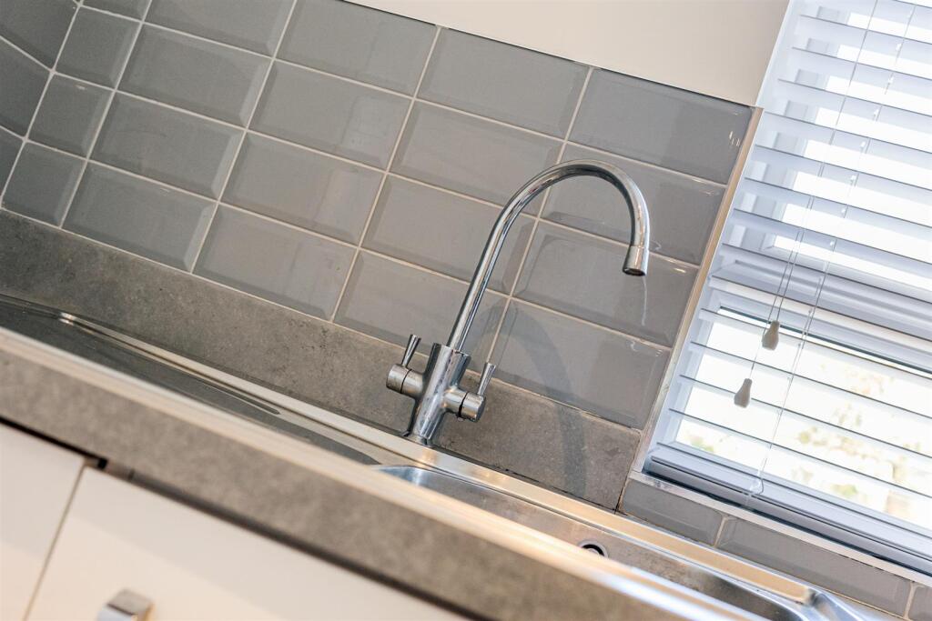 12 Springwell Avenue-33.jpg