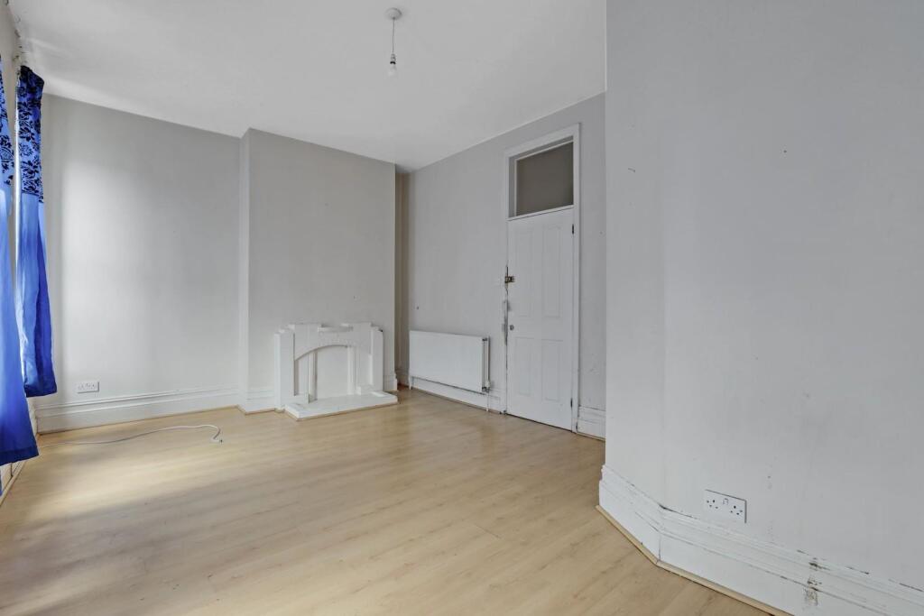 02-0d50JHPropWorld - 63b Sydenham Road - 4-medium.