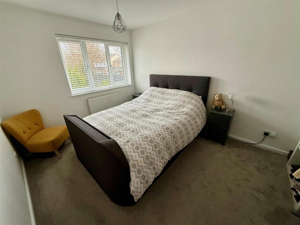 LR82 Bed1.jpg