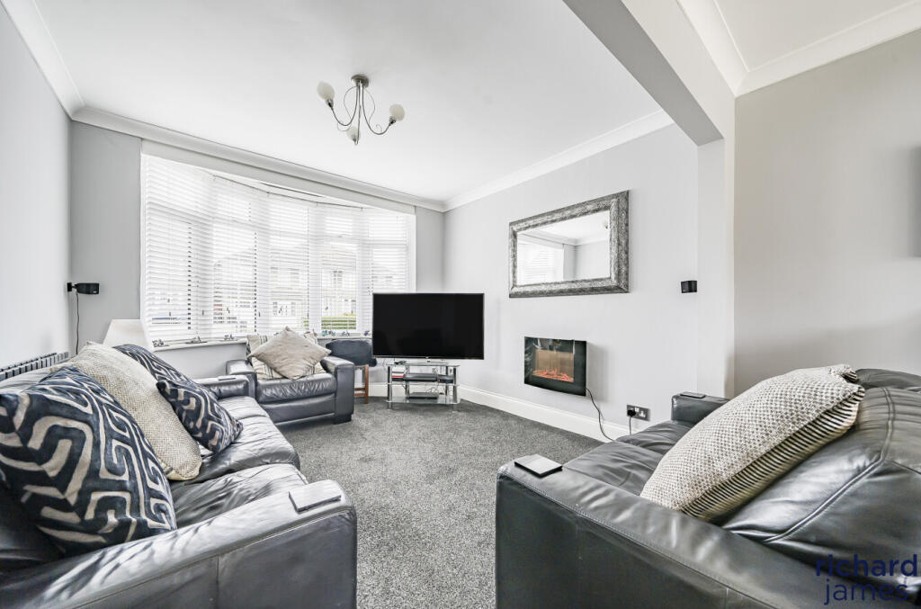 37773d3b330d4b77a44e80b946feb724