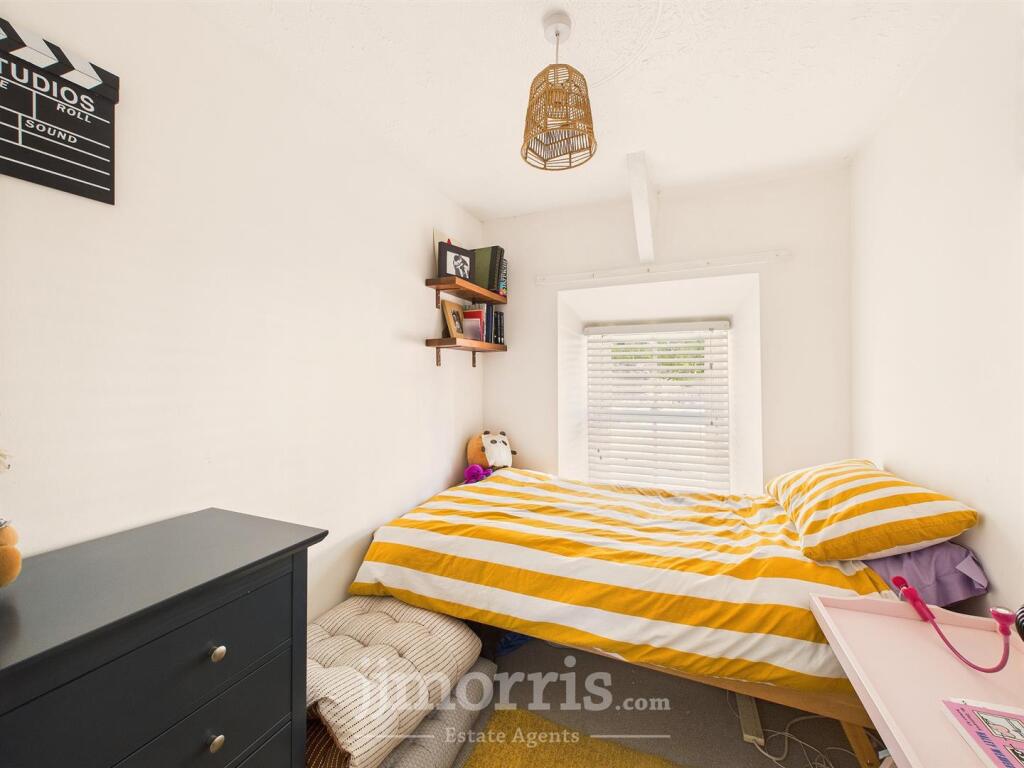 CAM05297G0-PR0081-STILL017.jpg