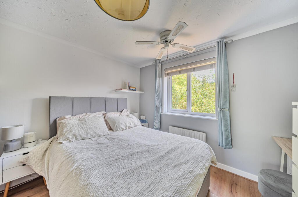 1290360-9-684c8a5...