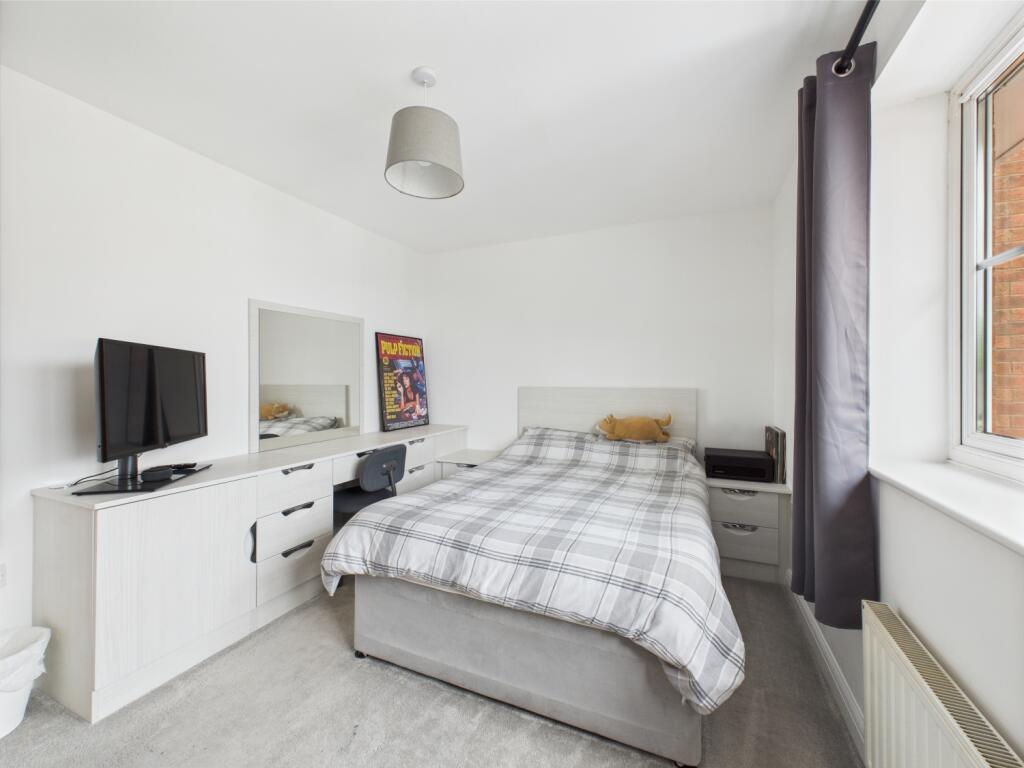 CAM03729G0-PR0048-STILL027