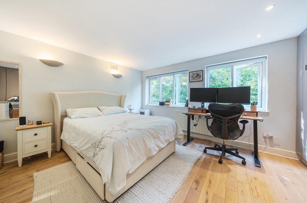 1319364-7-68679ca...