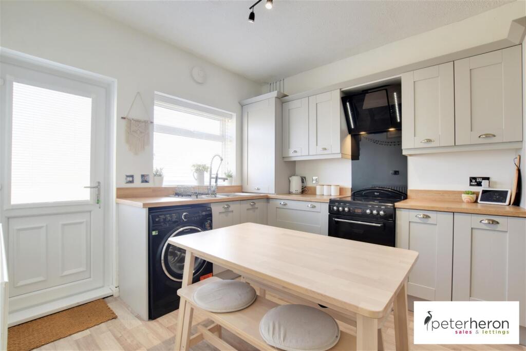 Breakfasting Kitchen