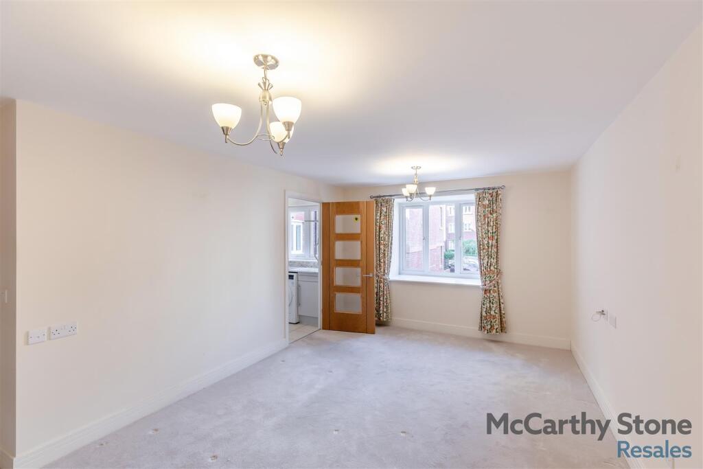 8649121-interior04.jpg