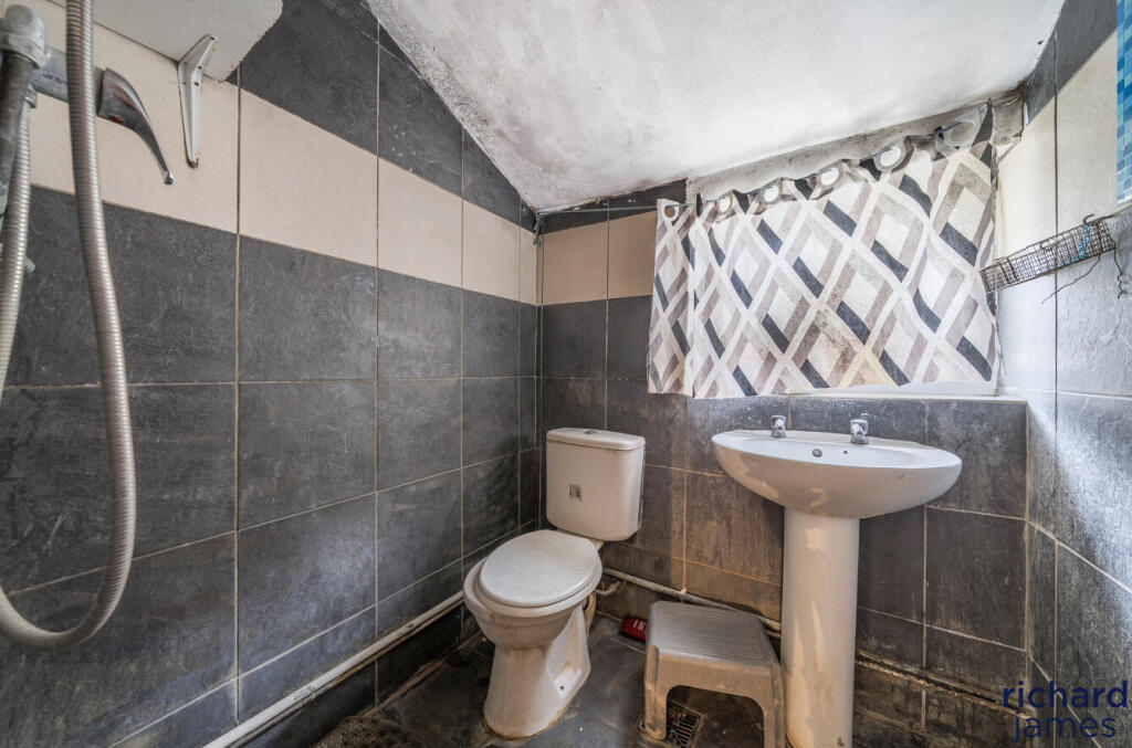 61cac92a37de4d389f1ee5958538bf4b