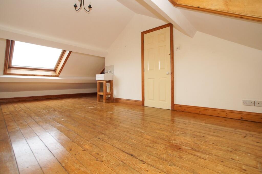 Bedroom 5 /Attic Room