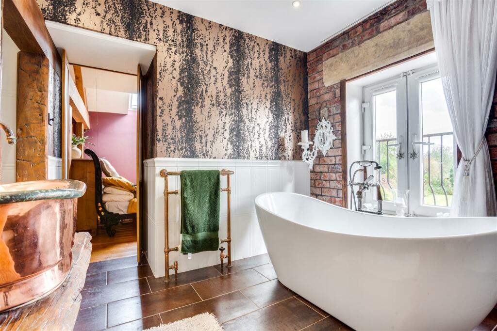 En-Suite Bathroom