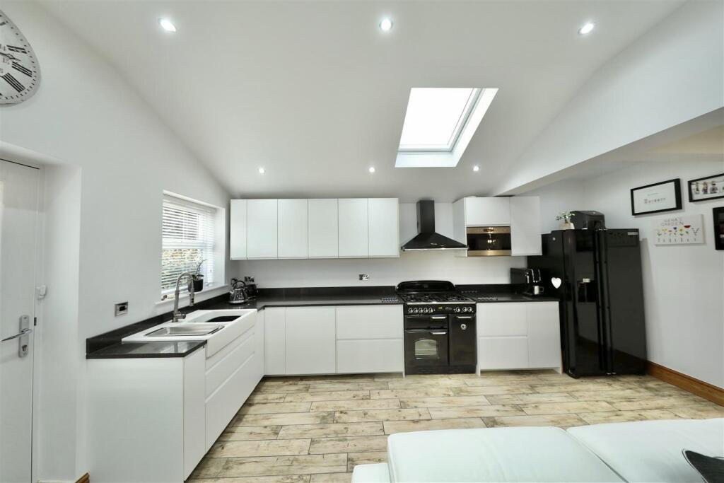 Open plan kitchen living diner