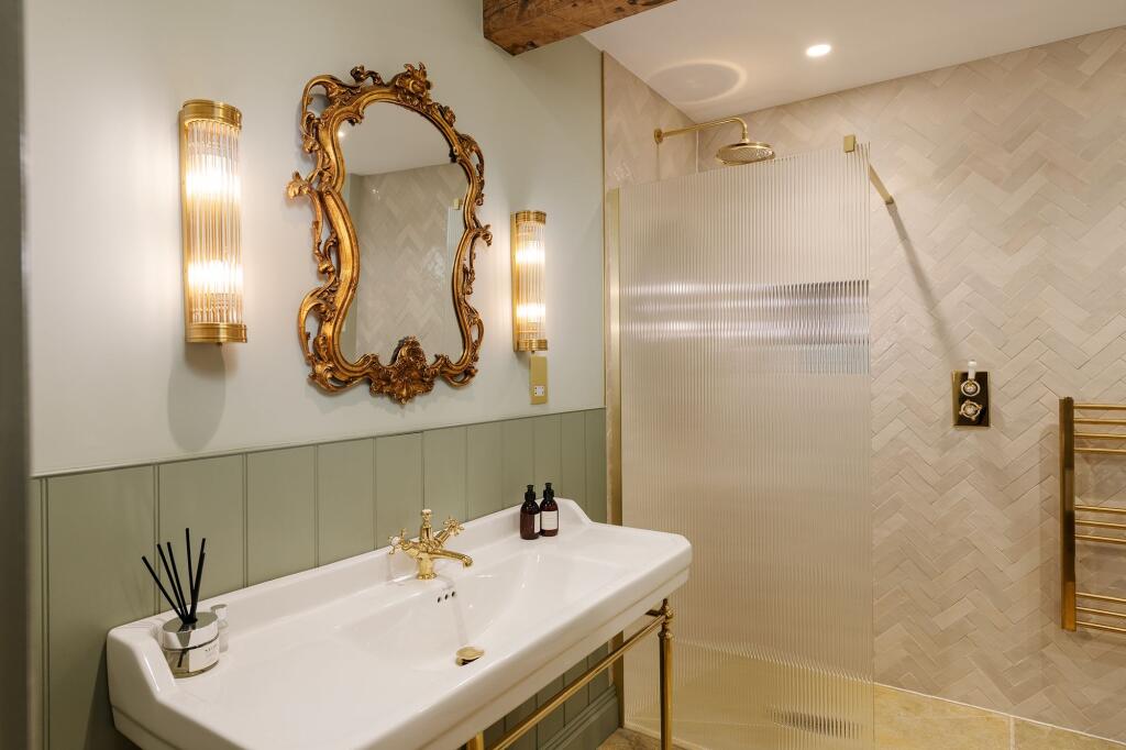 Family Bathroom_Yew Tree Cottage, Dittisham