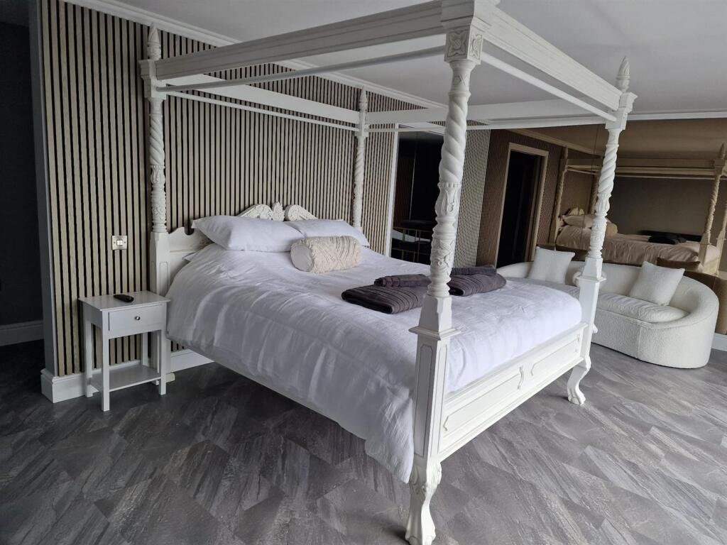 whitewings bedroom 1.jpg
