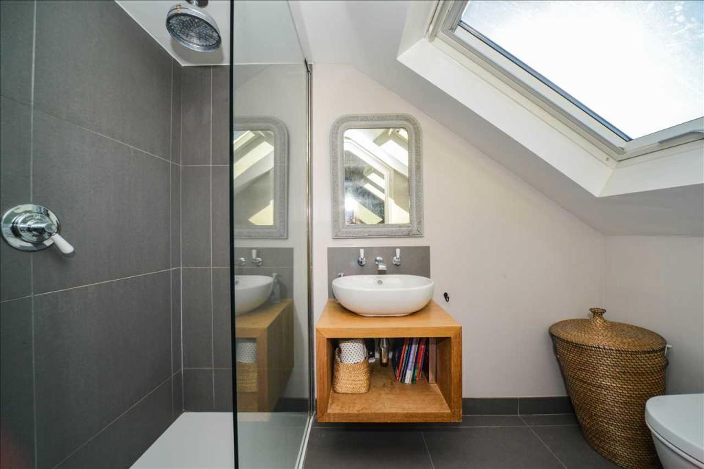 En-suite shower room