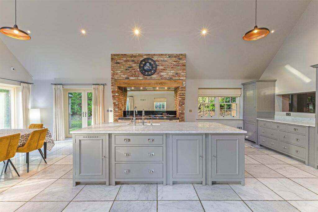 Kitchen / Breakfast Room