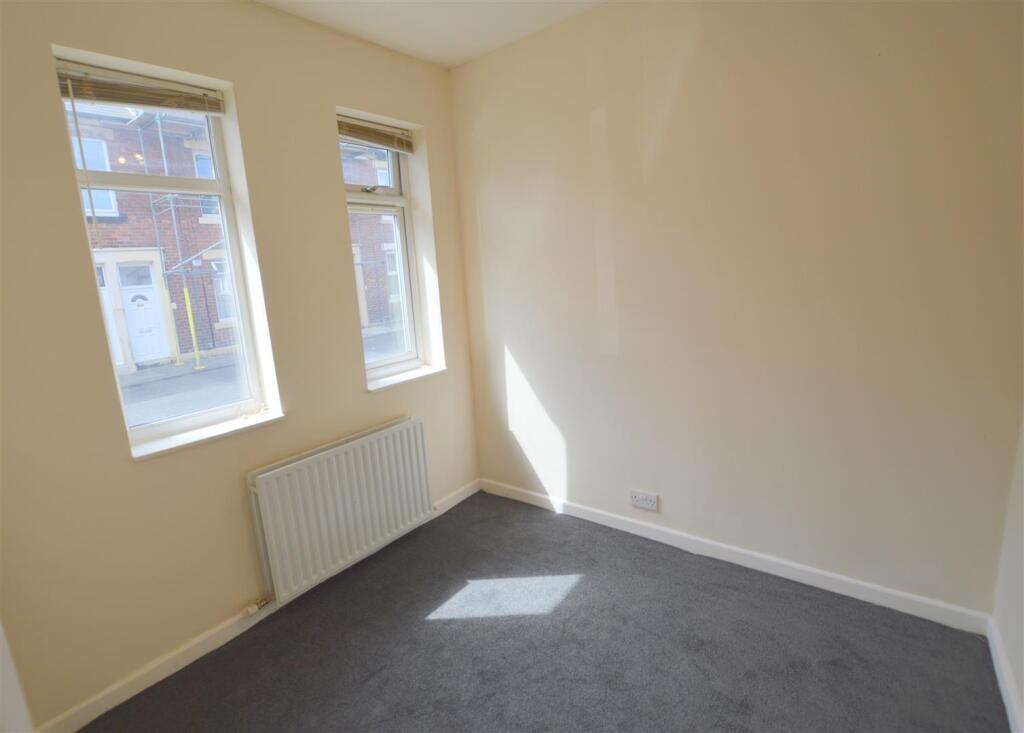 11a Laurel Street Bedroom 2.jpg
