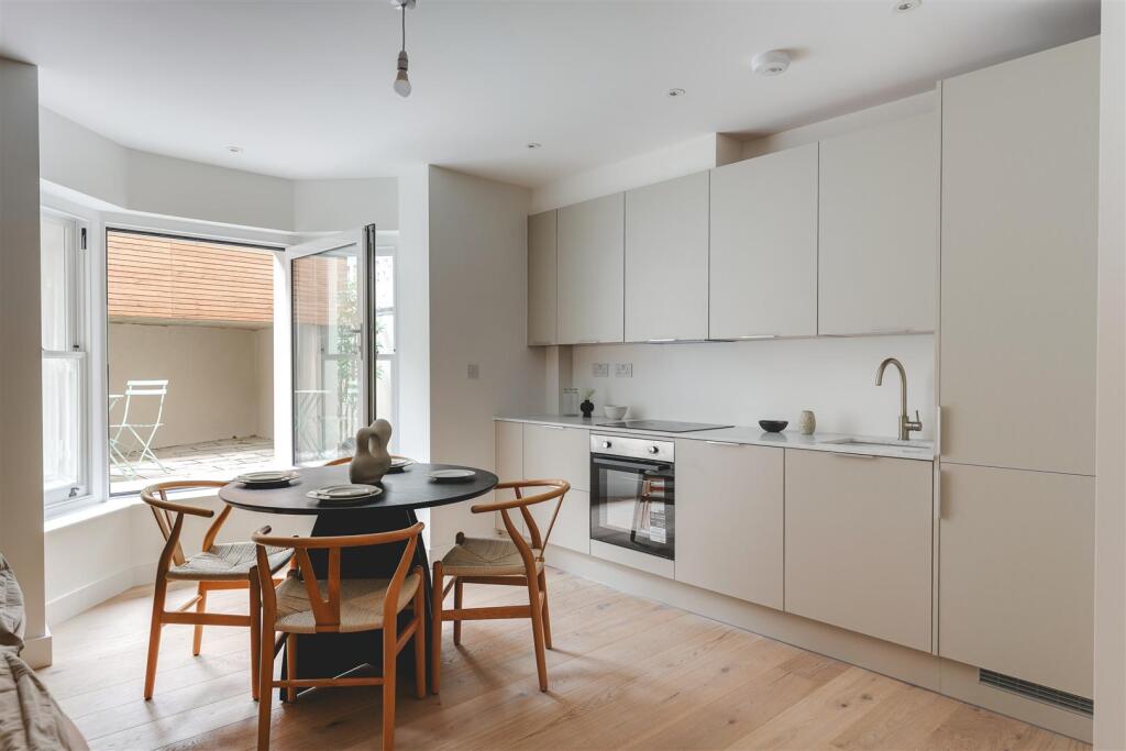 Clissold Close-53.jpg