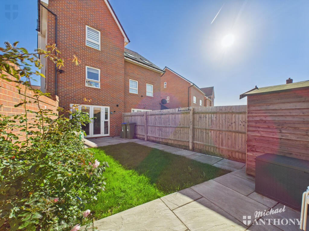 CAM03218G0-PR0783-STILL016