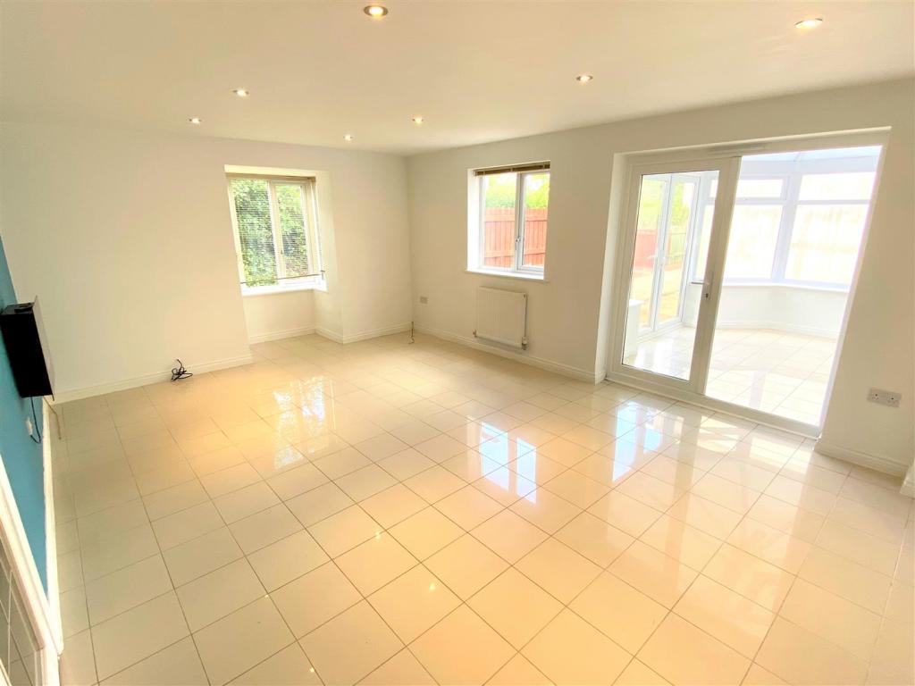 62 Cavendish Crescent Lounge