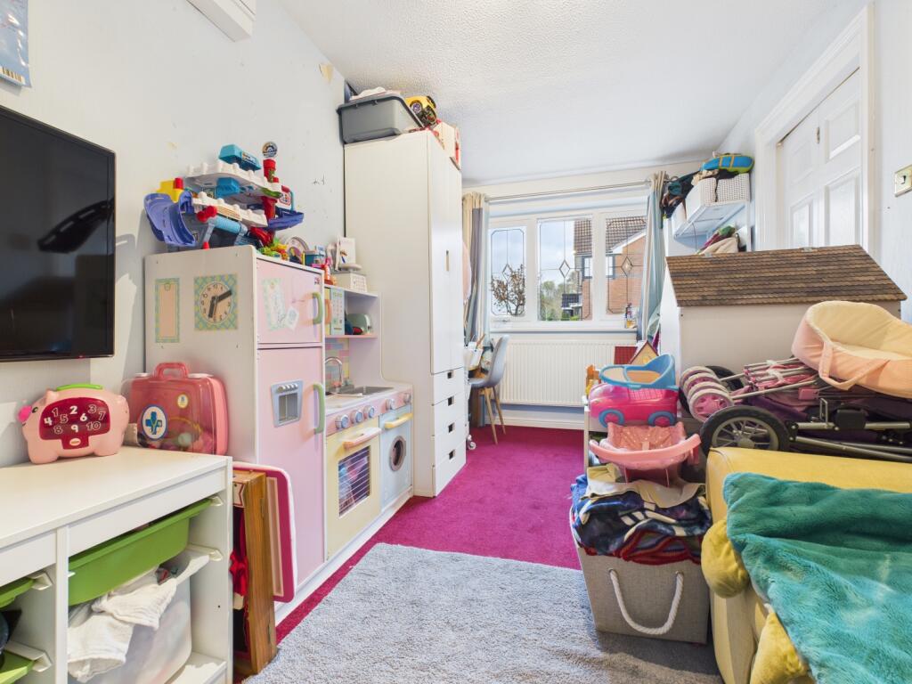 CAM03729G0-PR0185-STILL014