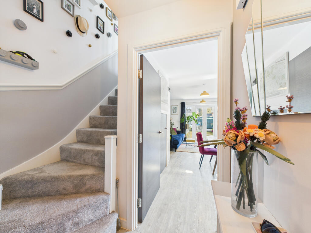 CAM02909G0-PR0379-STILL012