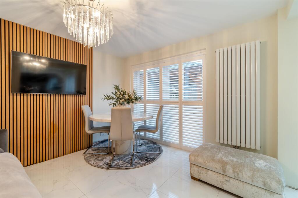 8635616-interior16.jpg