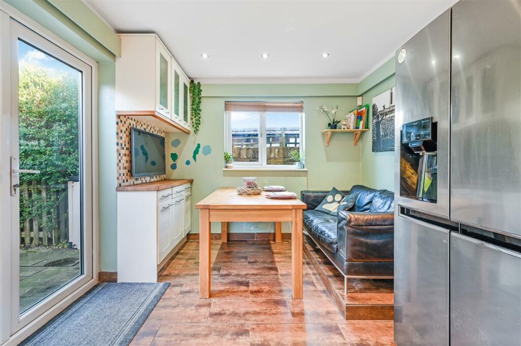 THE GREEN, 16-31.jpg