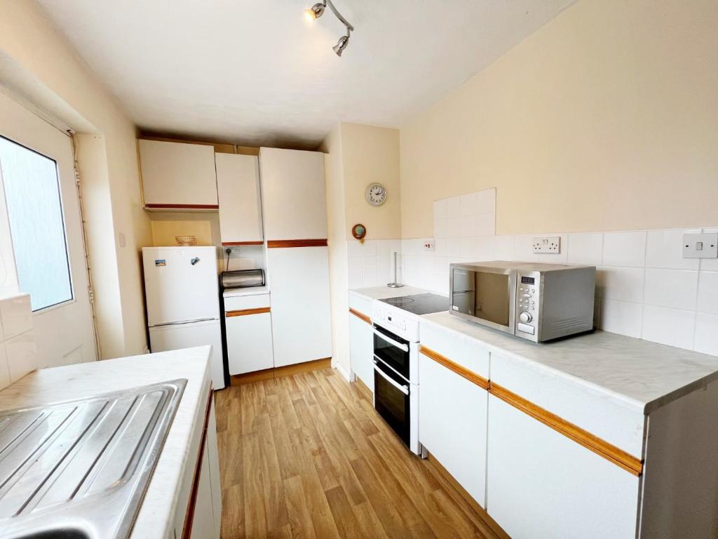 Kitchen 2.jpg