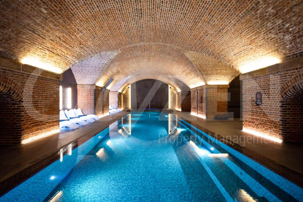 RESIDENTS POOL