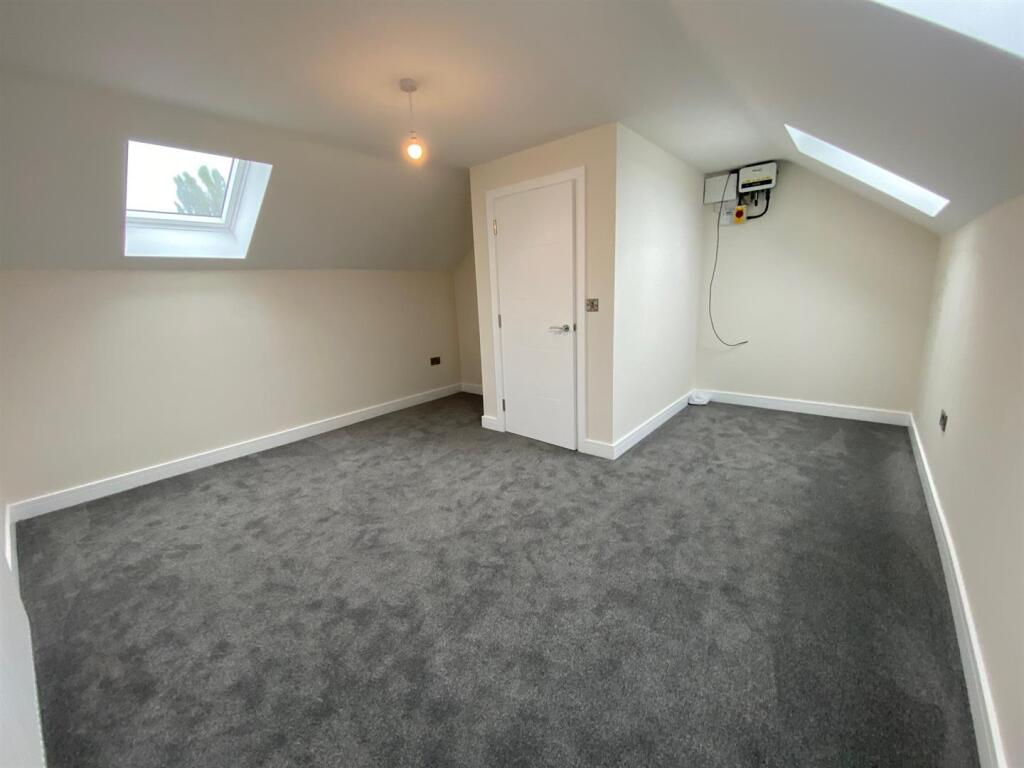 ATTIC ROOM 1.jpg