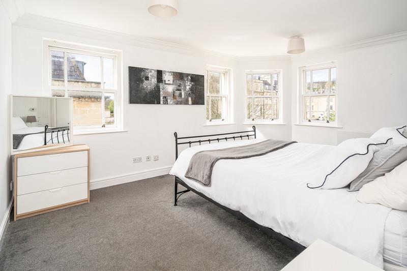 Top-Floor-Apartment-_a6f5-e923-960f-924d-4cd2-a773