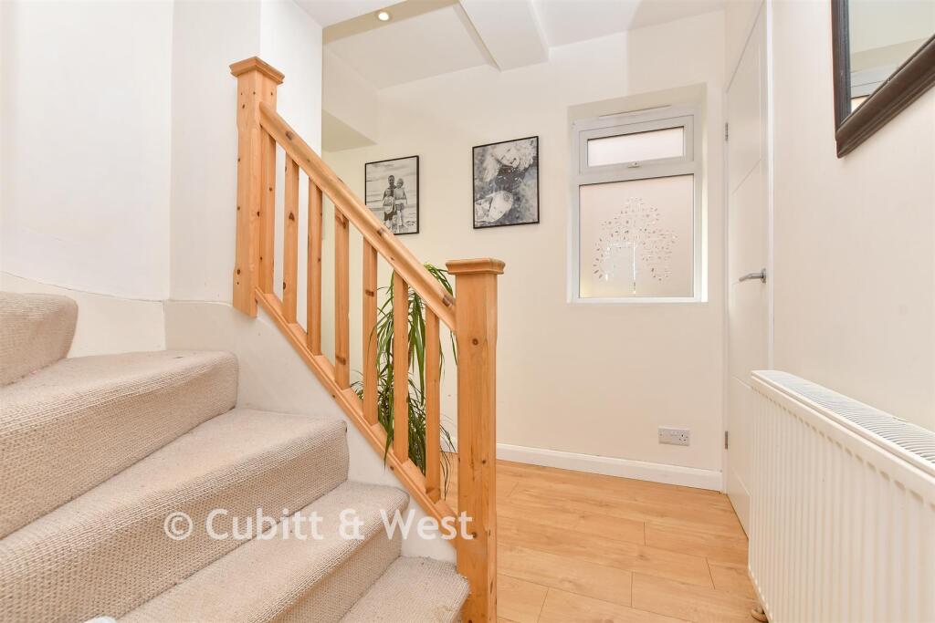 Nutcroft Grove, Fetcham, Leatherhead, Surrey