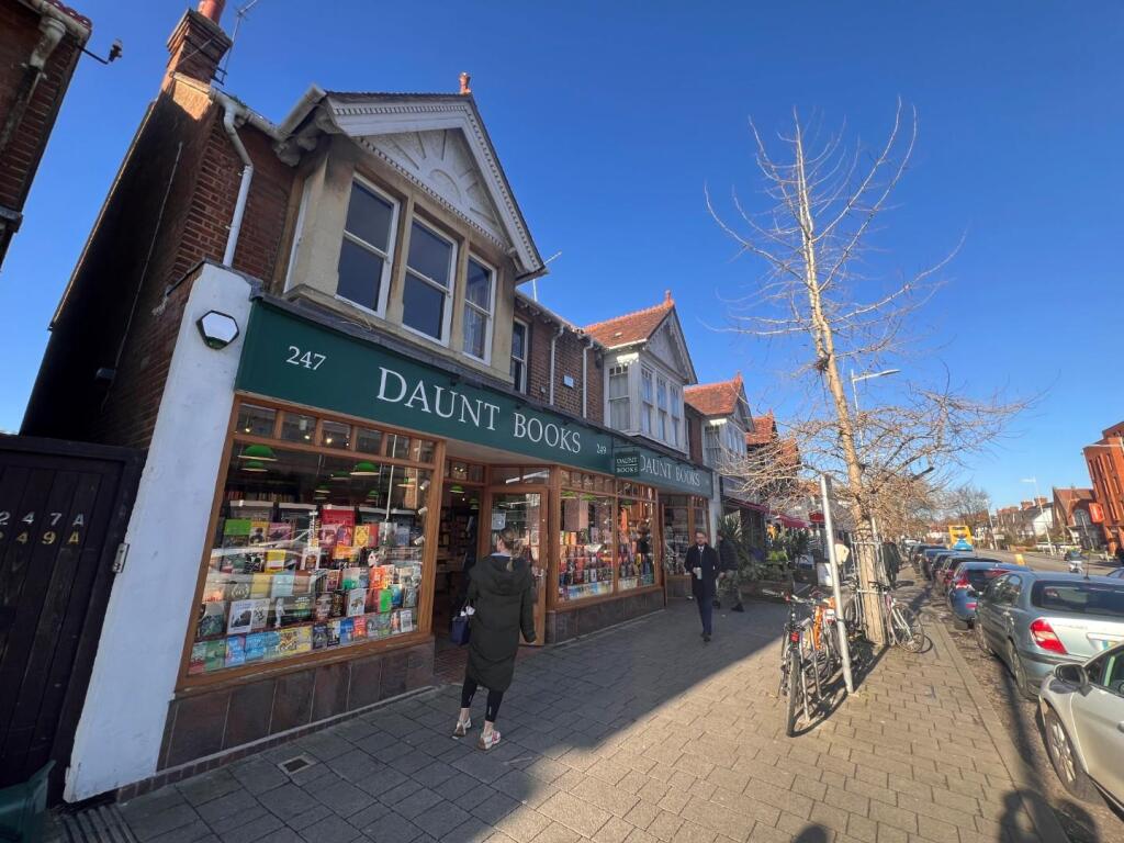 DAUNT BOOKS SUMMERTOWN.jpg