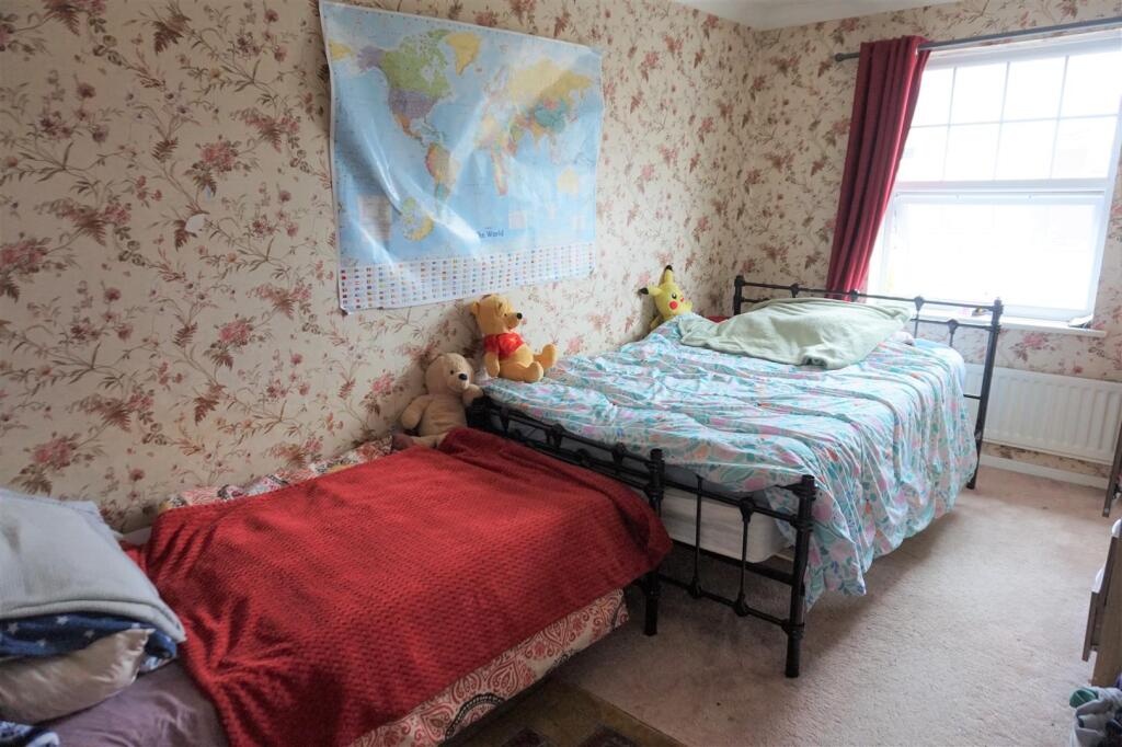 Bedroom 1.JPG