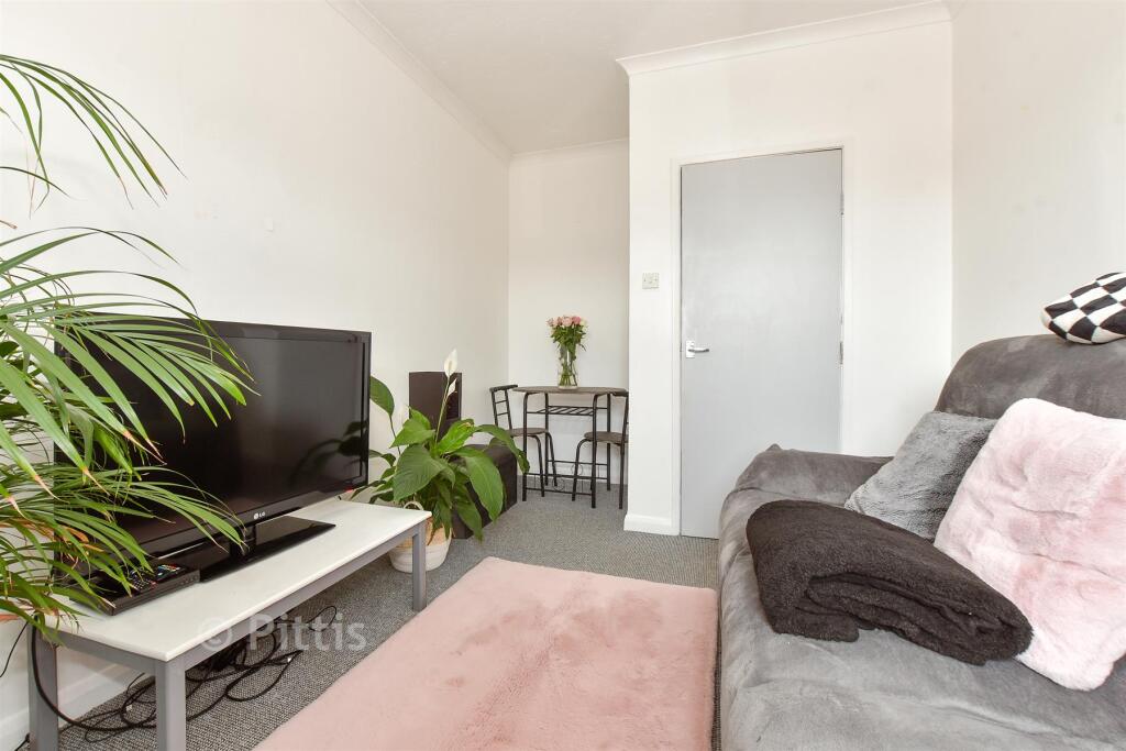 Lounge/ Dining Room