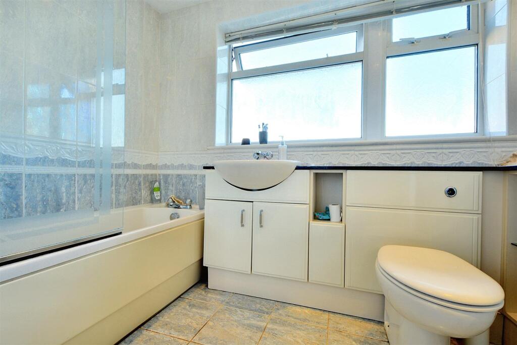 Bathroom_2.jpeg
