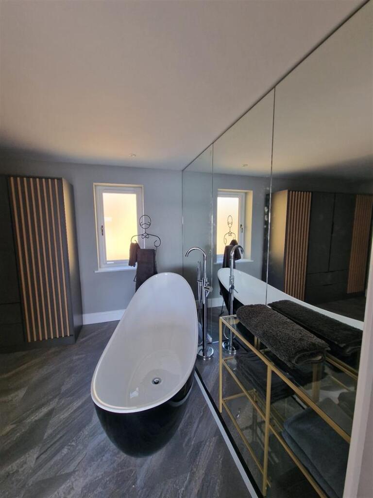 whitewings bathroom master.jpg