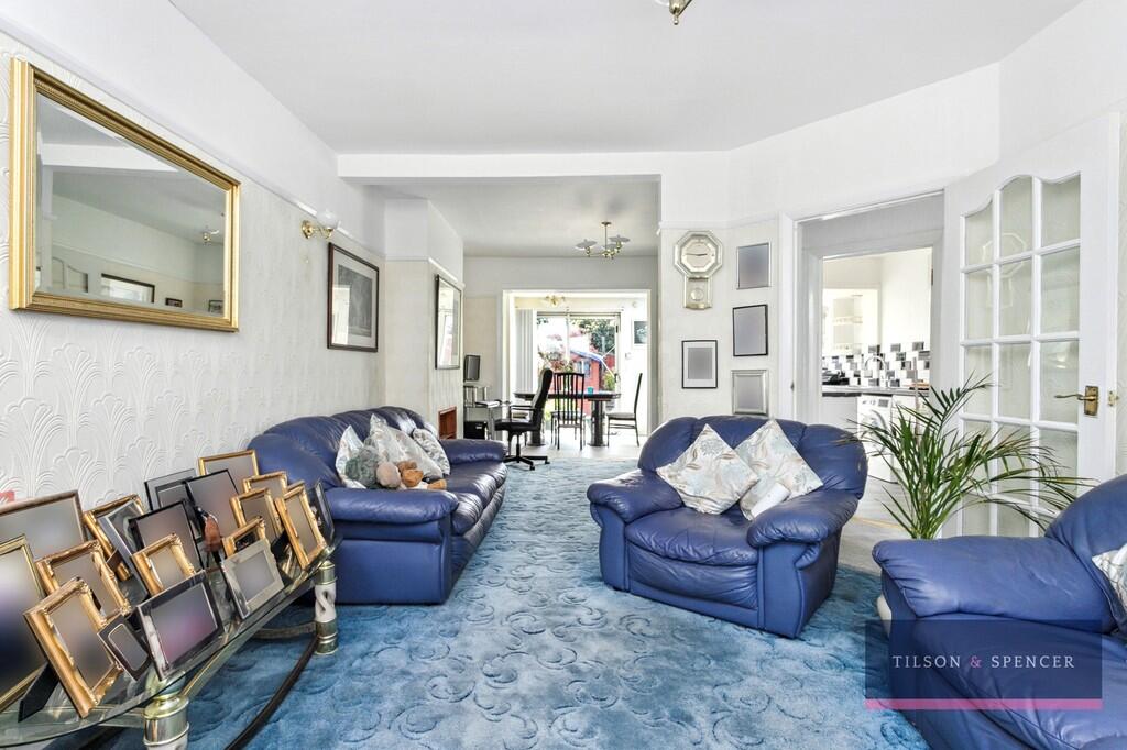 Through Lounge Vi...