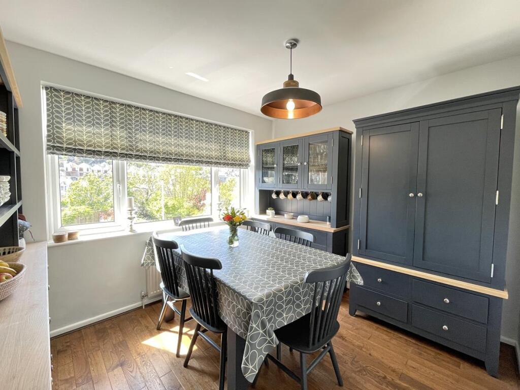 Ashford Crescent 10 - Dining.jpg