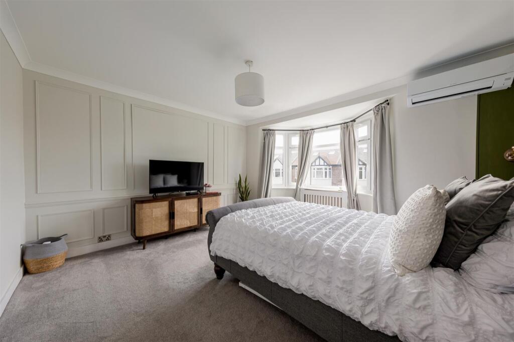 Warboys Crescent E4