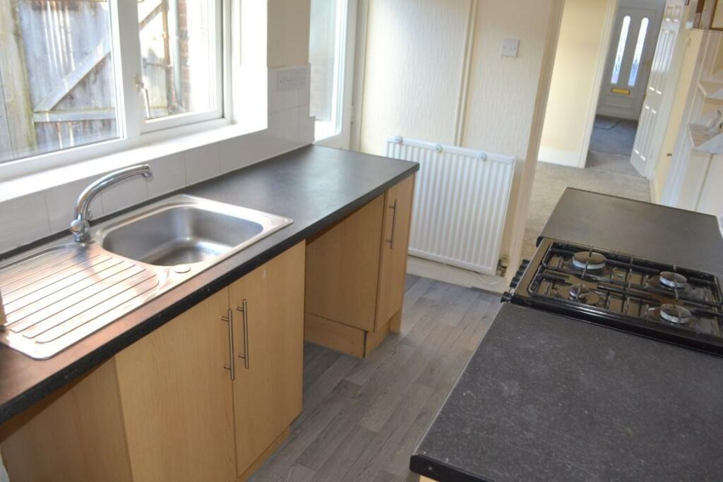 Kitchen 2 (Medium).JPG