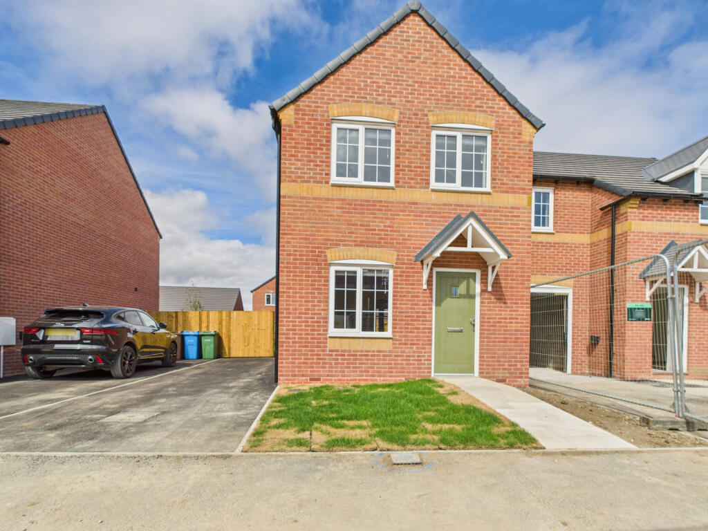 A three bedroom house - To Rent