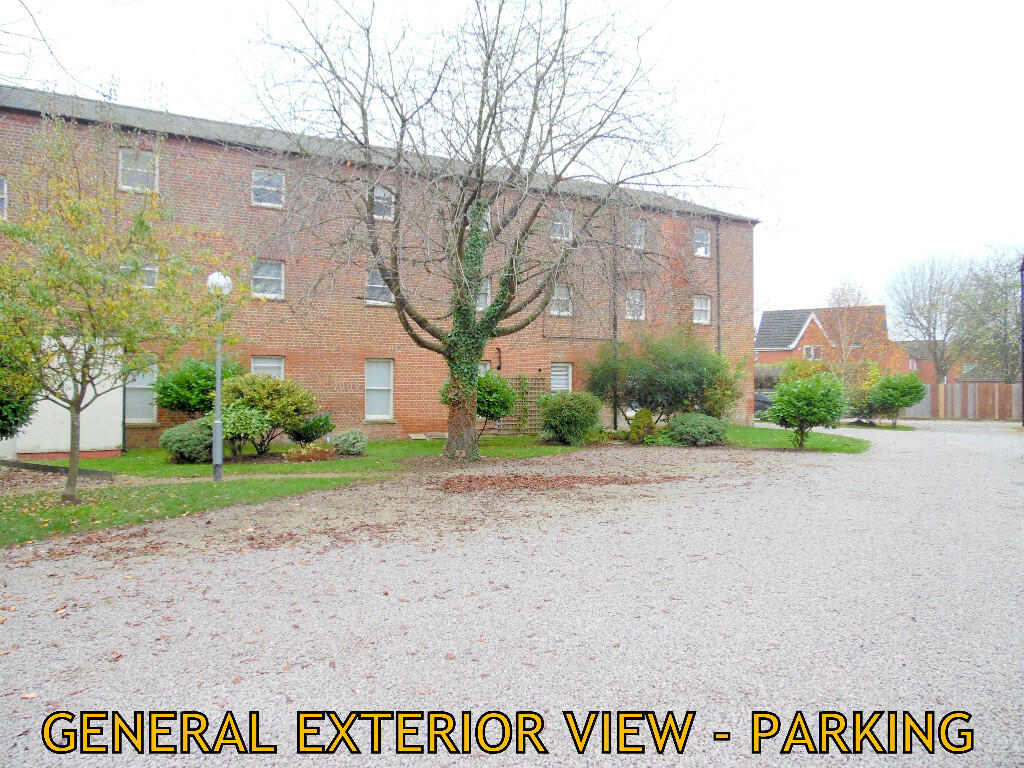 COMMUNAL GROUNDS