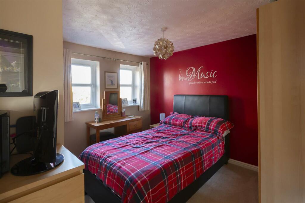 27 Crocus Way 43.jpg
